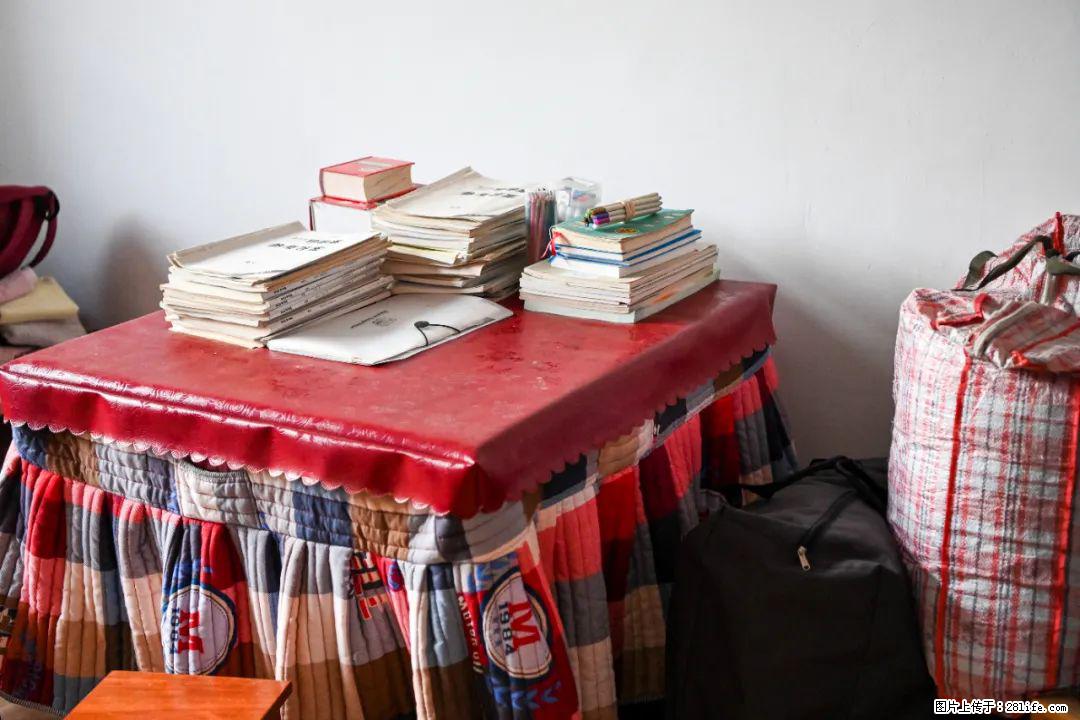全网追的“扁担女孩”,找了一份暑假工,时薪12元 - 来宾生活资讯 - 来宾28生活网 lb.28life.net