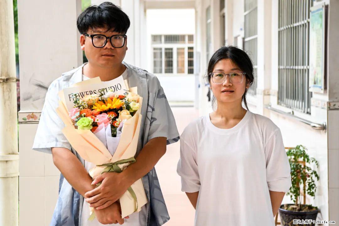 全网追的“扁担女孩”,找了一份暑假工,时薪12元 - 来宾生活资讯 - 来宾28生活网 lb.28life.net